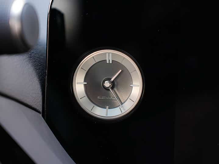 Фото 22 - Lexus ES