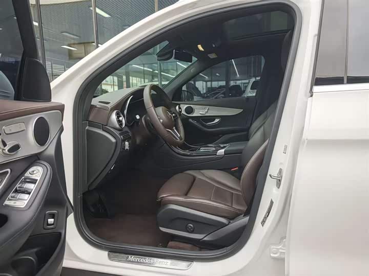 Фото 18 - Mercedes-Benz GLC-Class