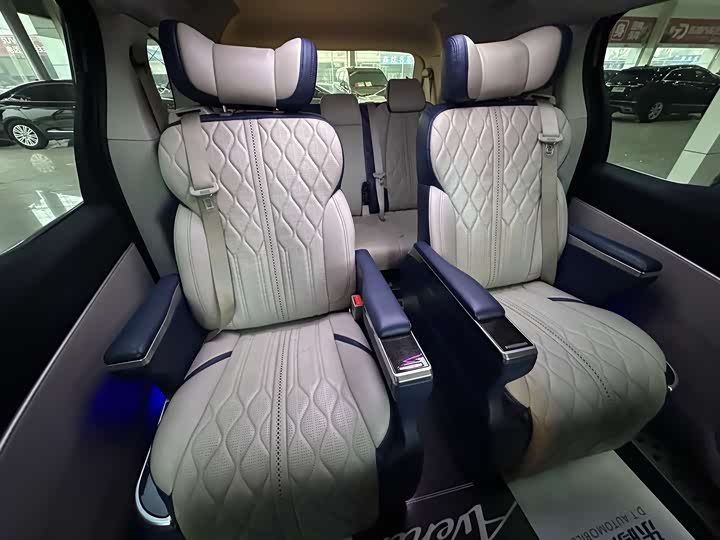 Фото 18 - Buick GL8 ES