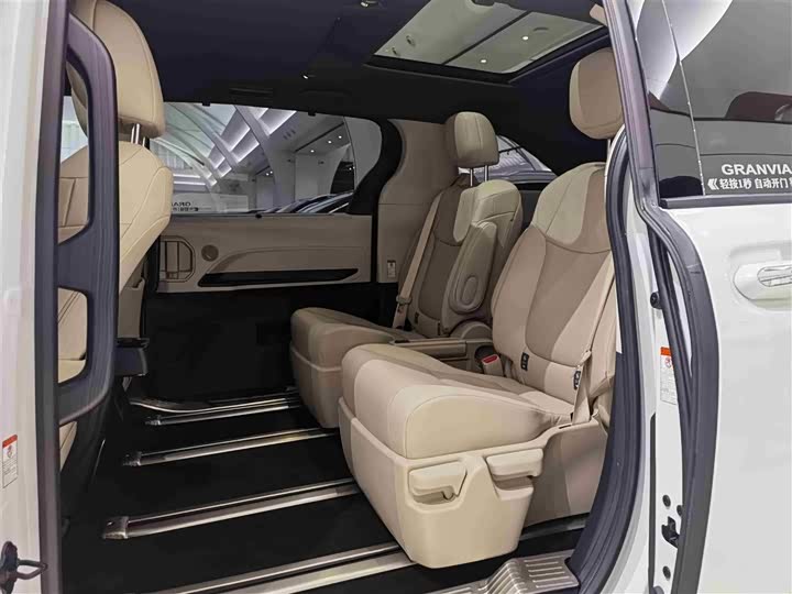 Фото 11 - Toyota Granvia