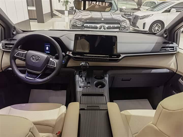 Фото 12 - Toyota Granvia