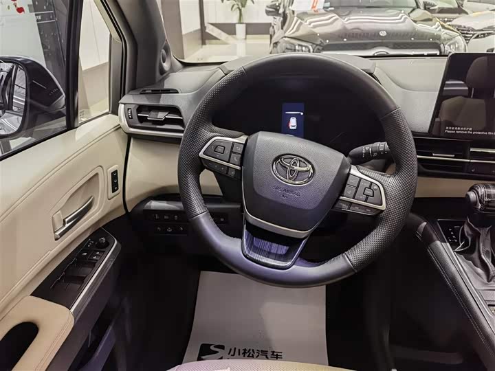 Фото 13 - Toyota Granvia