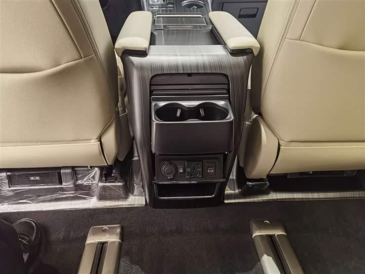 Фото 15 - Toyota Granvia