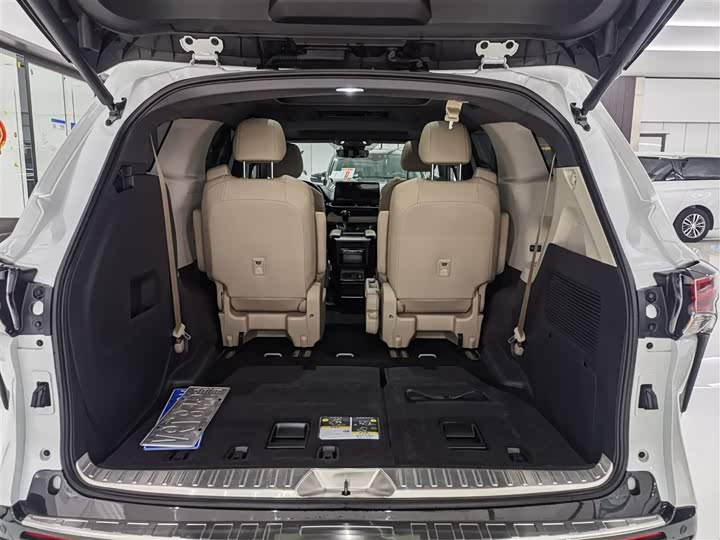 Фото 16 - Toyota Granvia