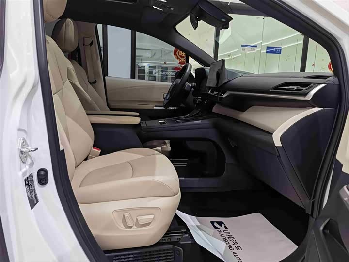 Фото 18 - Toyota Granvia