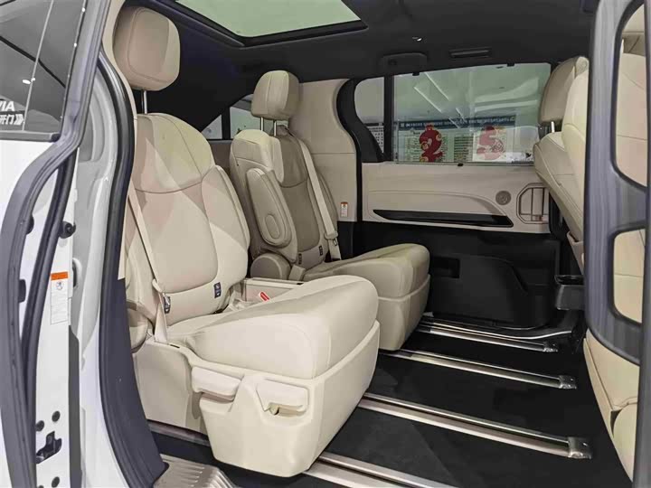 Фото 19 - Toyota Granvia