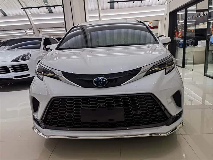 Фото 2 - Toyota Granvia