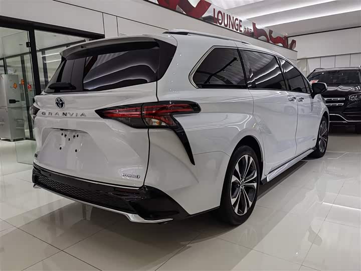 Фото 4 - Toyota Granvia