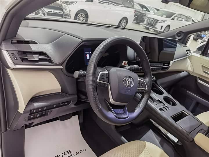 Фото 9 - Toyota Granvia
