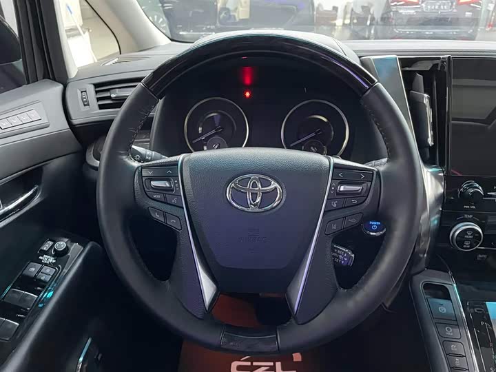 Фото 10 - Toyota Vellfire