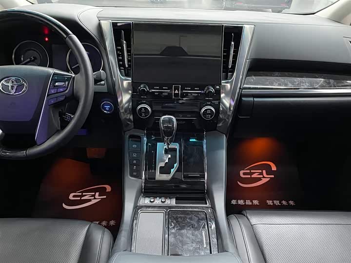 Фото 11 - Toyota Vellfire