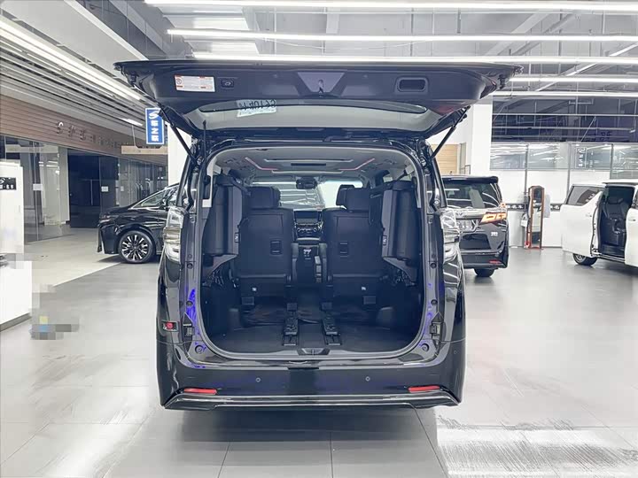 Фото 13 - Toyota Vellfire