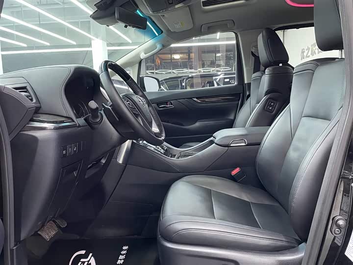 Фото 8 - Toyota Vellfire