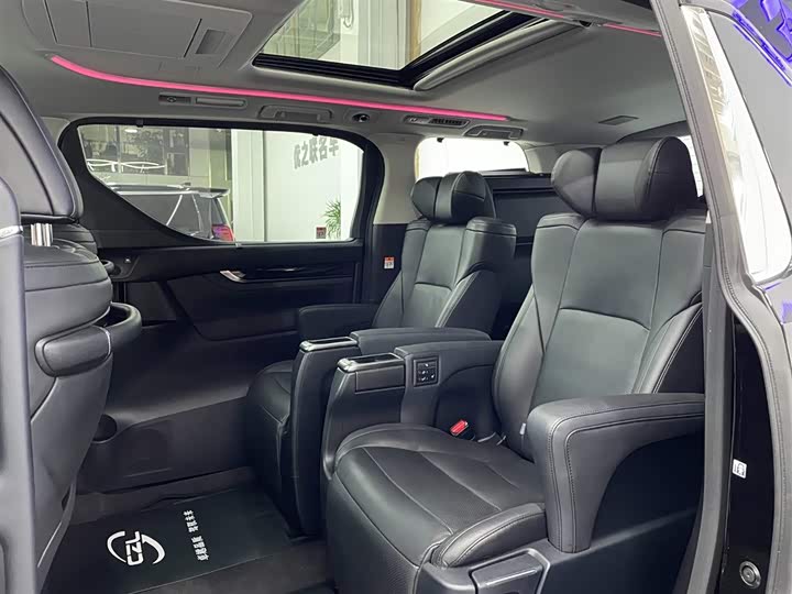 Фото 9 - Toyota Vellfire