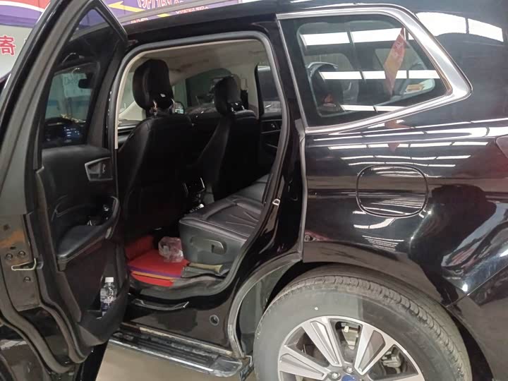 Фото 7 - Ford Edge