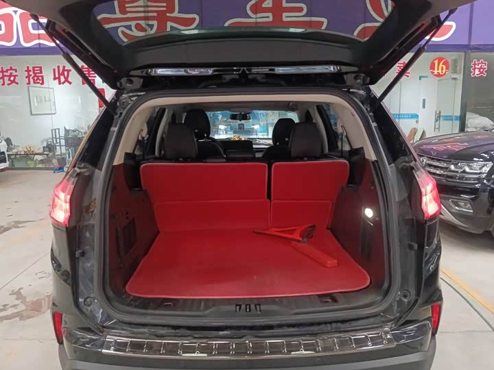 Фото 8 - Ford Edge