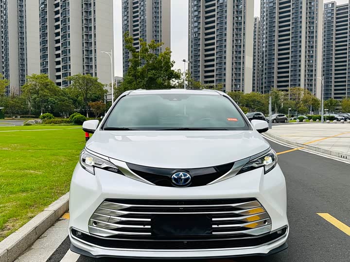 Фото 2 - Toyota Sienna