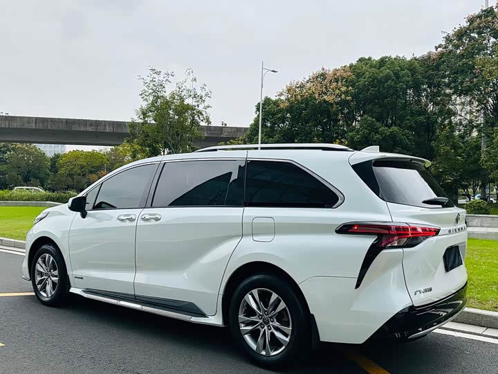 Фото 5 - Toyota Sienna