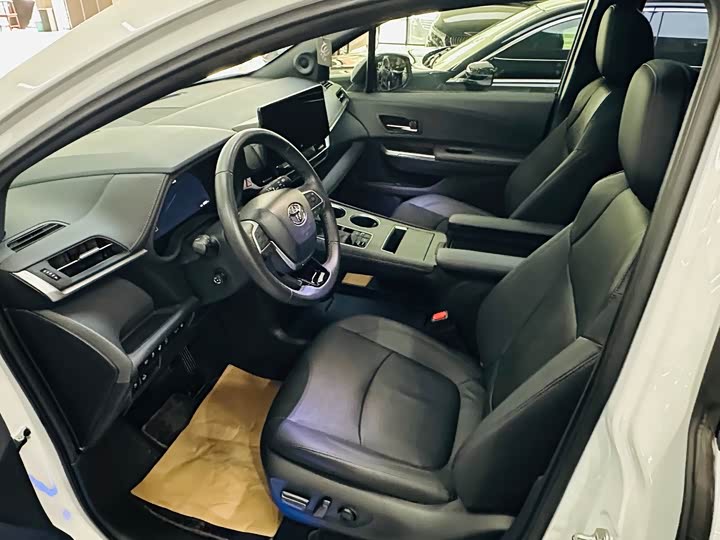 Фото 7 - Toyota Sienna