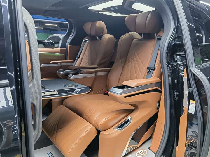 Фото 10 - Toyota Sienna