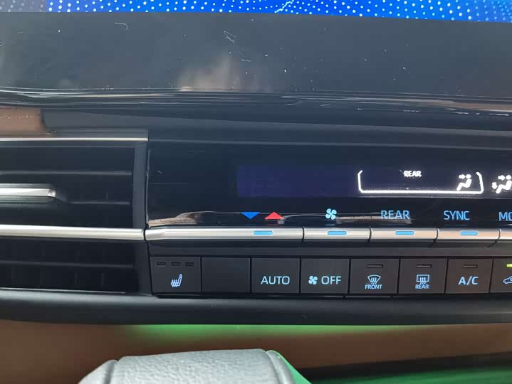 Фото 14 - Toyota Sienna