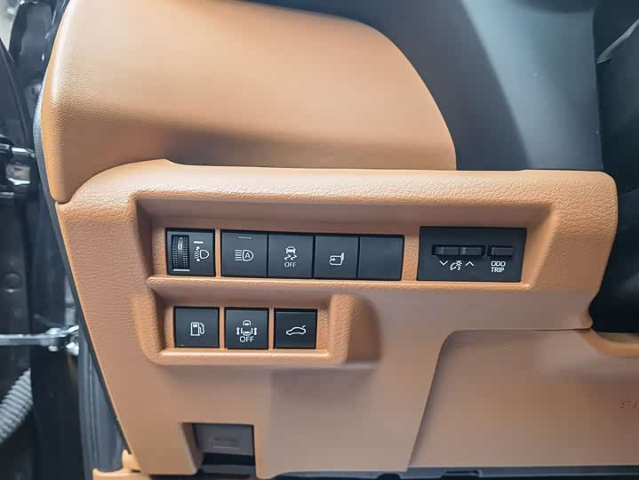 Фото 16 - Toyota Sienna