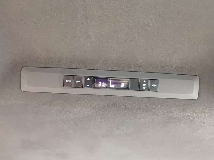 Фото 19 - Toyota Sienna