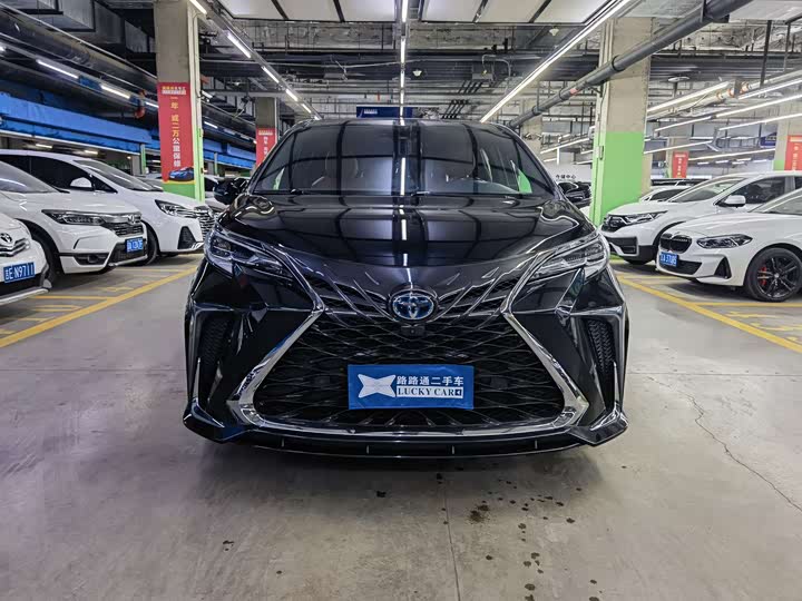 Фото 2 - Toyota Sienna