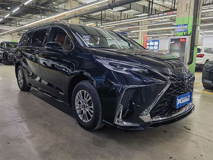 Фото 3 - Toyota Sienna