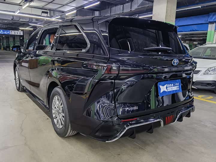 Фото 4 - Toyota Sienna