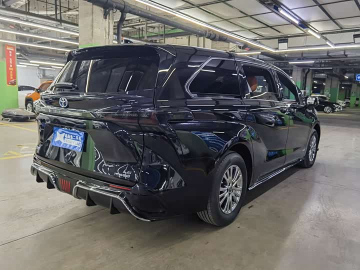 Фото 6 - Toyota Sienna