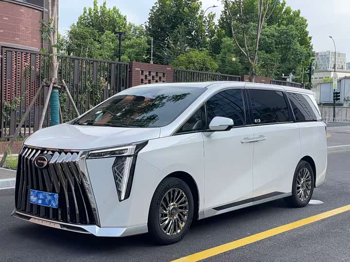 Фото 2 - GAC Trumpchi M8