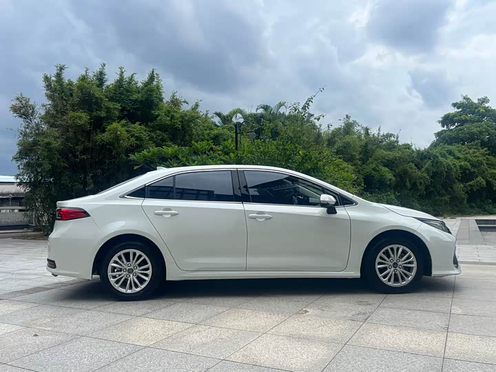 Фото 10 - Toyota Allion