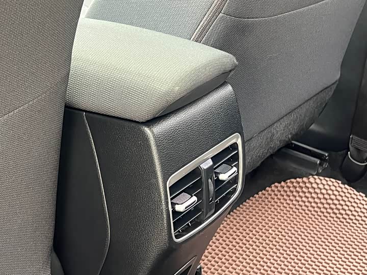 Фото 24 - Toyota Allion