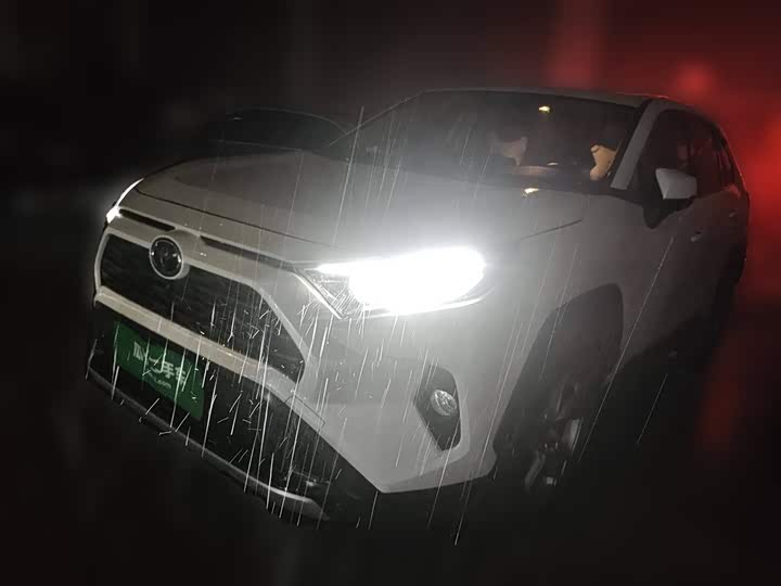 Фото 1 - Toyota RAV4