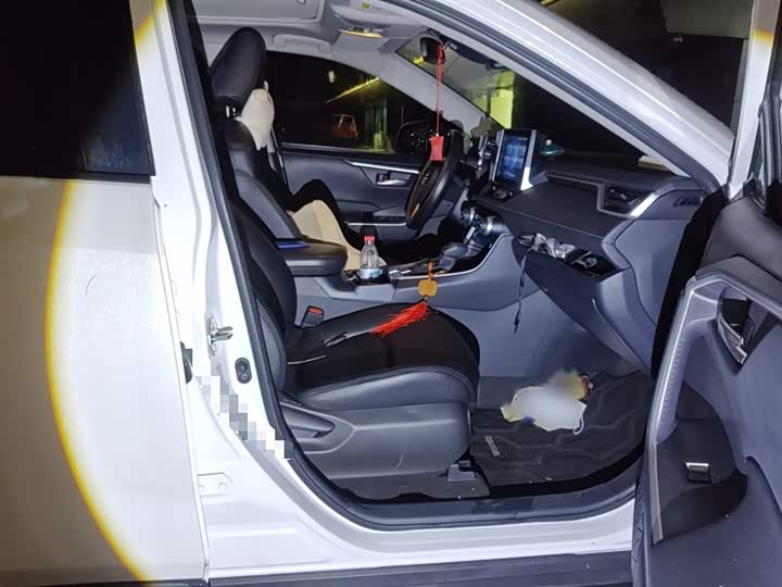 Фото 20 - Toyota RAV4