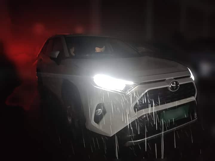 Фото 26 - Toyota RAV4