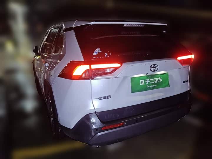 Фото 27 - Toyota RAV4