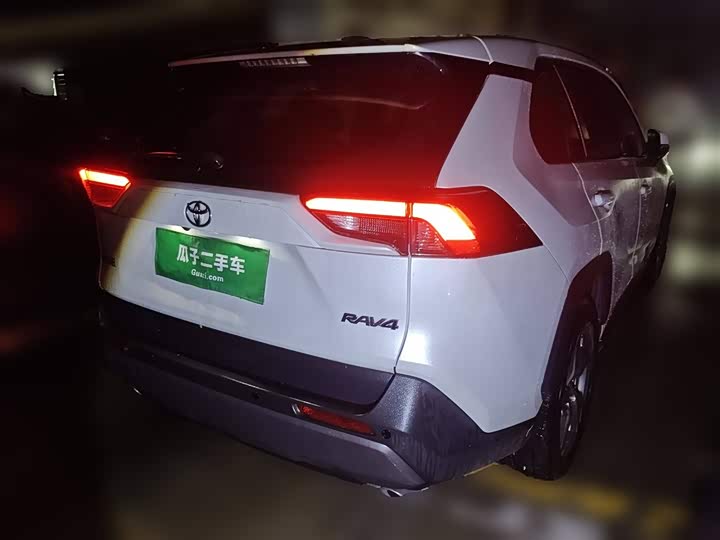 Фото 29 - Toyota RAV4