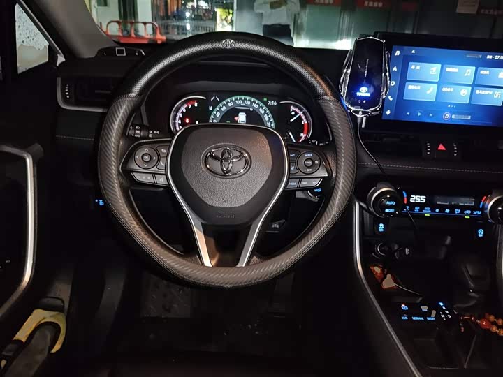 Фото 3 - Toyota RAV4