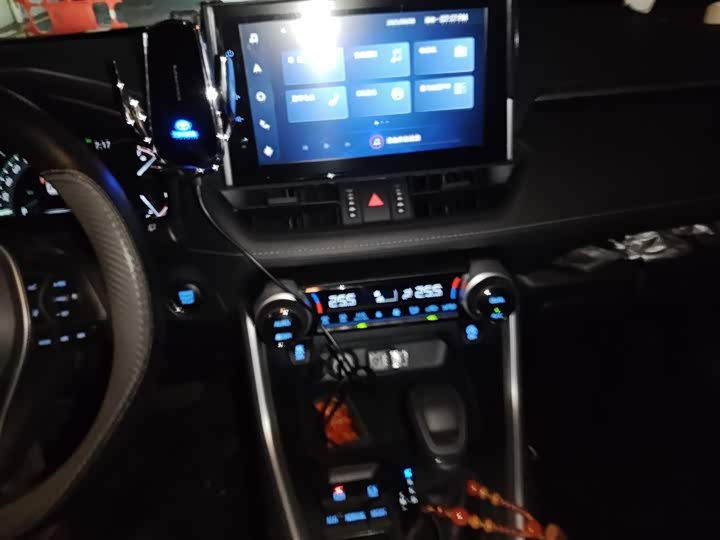 Фото 6 - Toyota RAV4