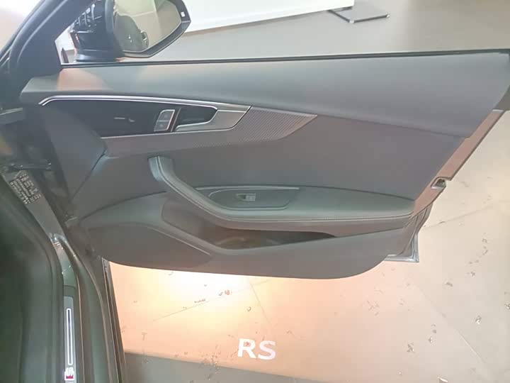 Фото 10 - Audi A4L