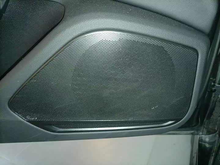 Фото 13 - Audi A4L