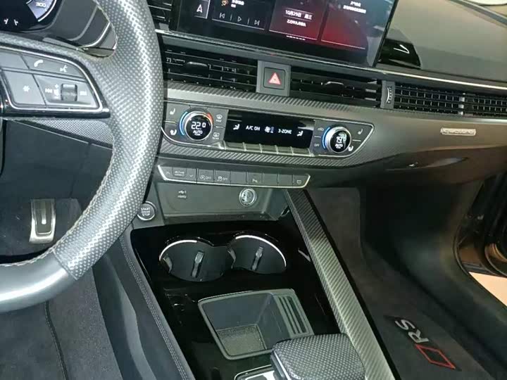 Фото 7 - Audi A4L