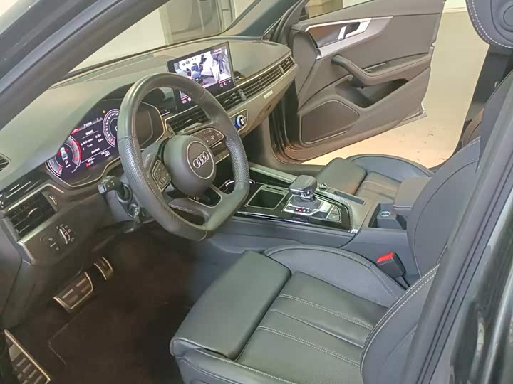 Фото 8 - Audi A4L