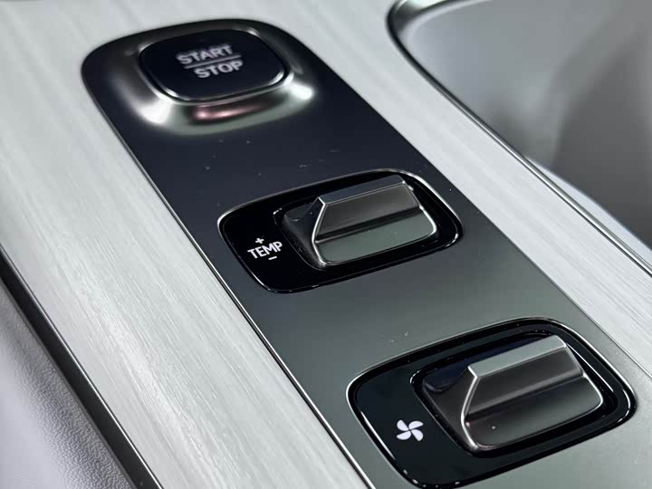 Фото 14 - Xiaomi SU7