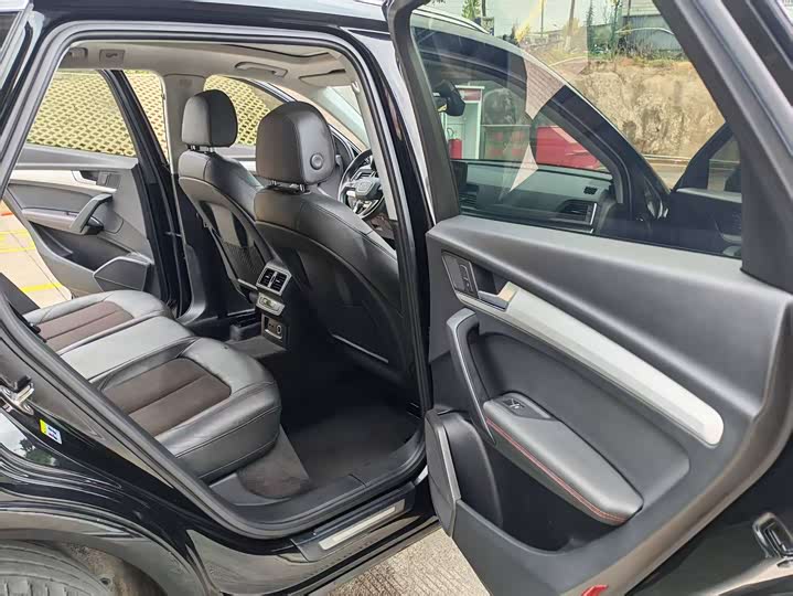 Фото 10 - Audi Q5L