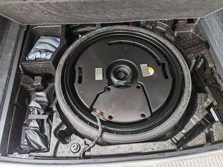 Фото 12 - Audi Q5L