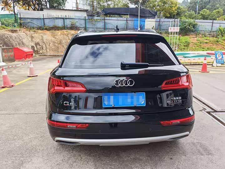 Фото 16 - Audi Q5L