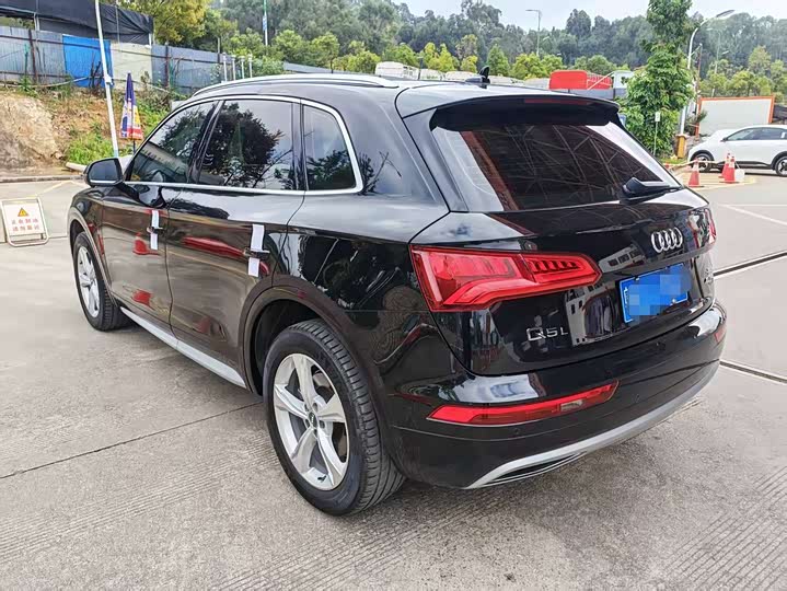 Фото 17 - Audi Q5L